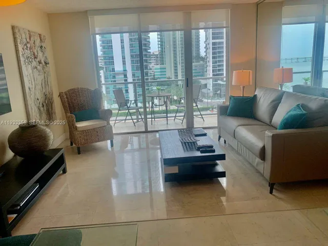 $3,040 | 1155 Brickell Bay Drive, Unit 705, Miami, FL 33131