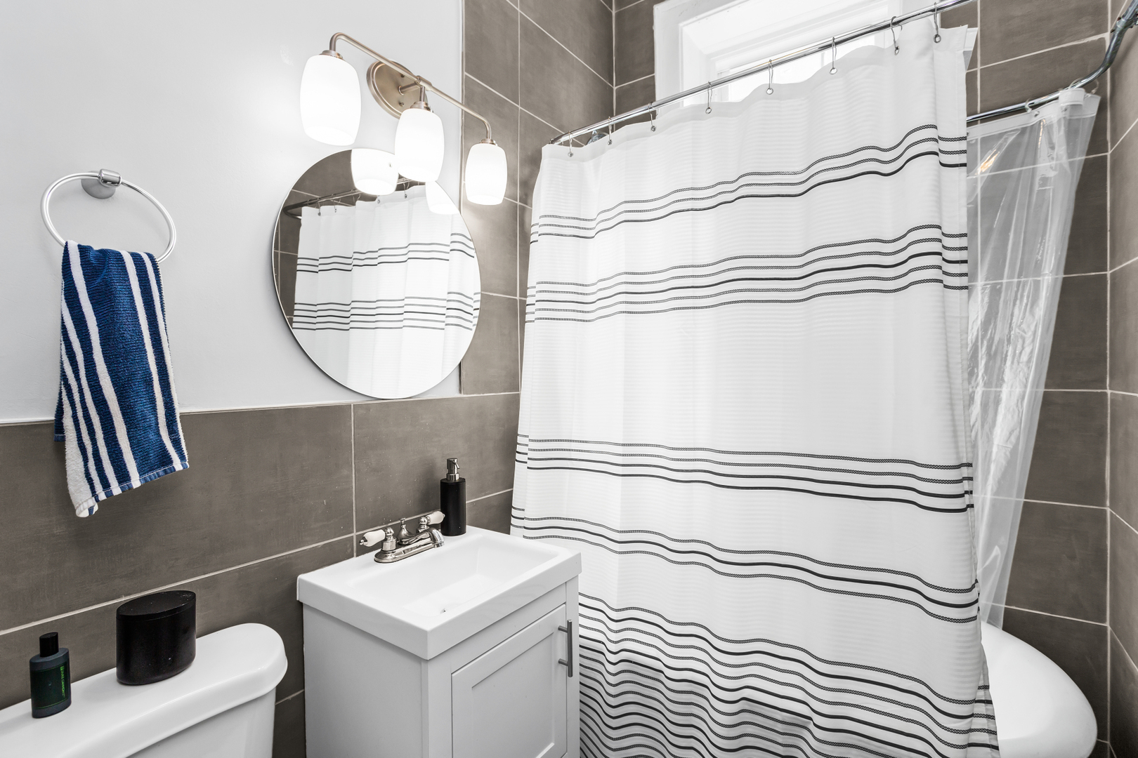 604 West Addison Street, Unit B4 Chicago, IL 60613 - Photo 10 of 18 Gallery Image 10