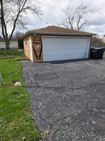 $3,000 | 15210 South State Street, South Holland, IL 60473