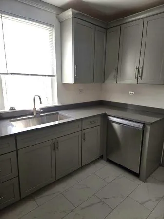$3,000 | 15210 South State Street, South Holland, IL 60473