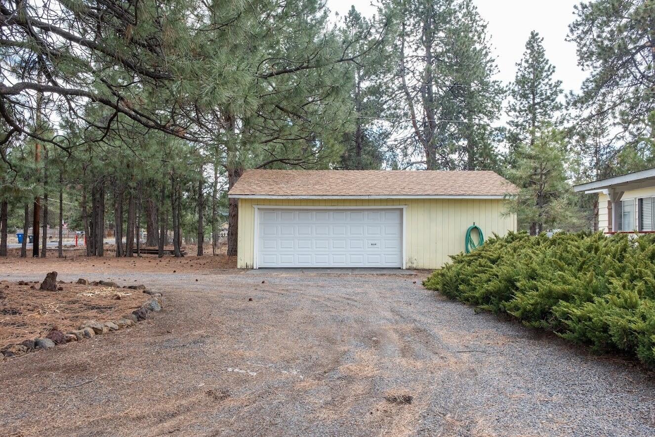 59823 Cheyenne Road Bend, OR 97702 - Photo 24 of 29 Cheyenne Garage and Driveway