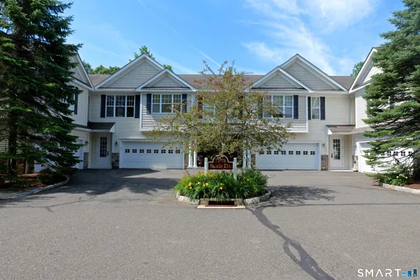 $648,000 | 76 Suzie Drive, Unit 76, Newtown, CT 06470
