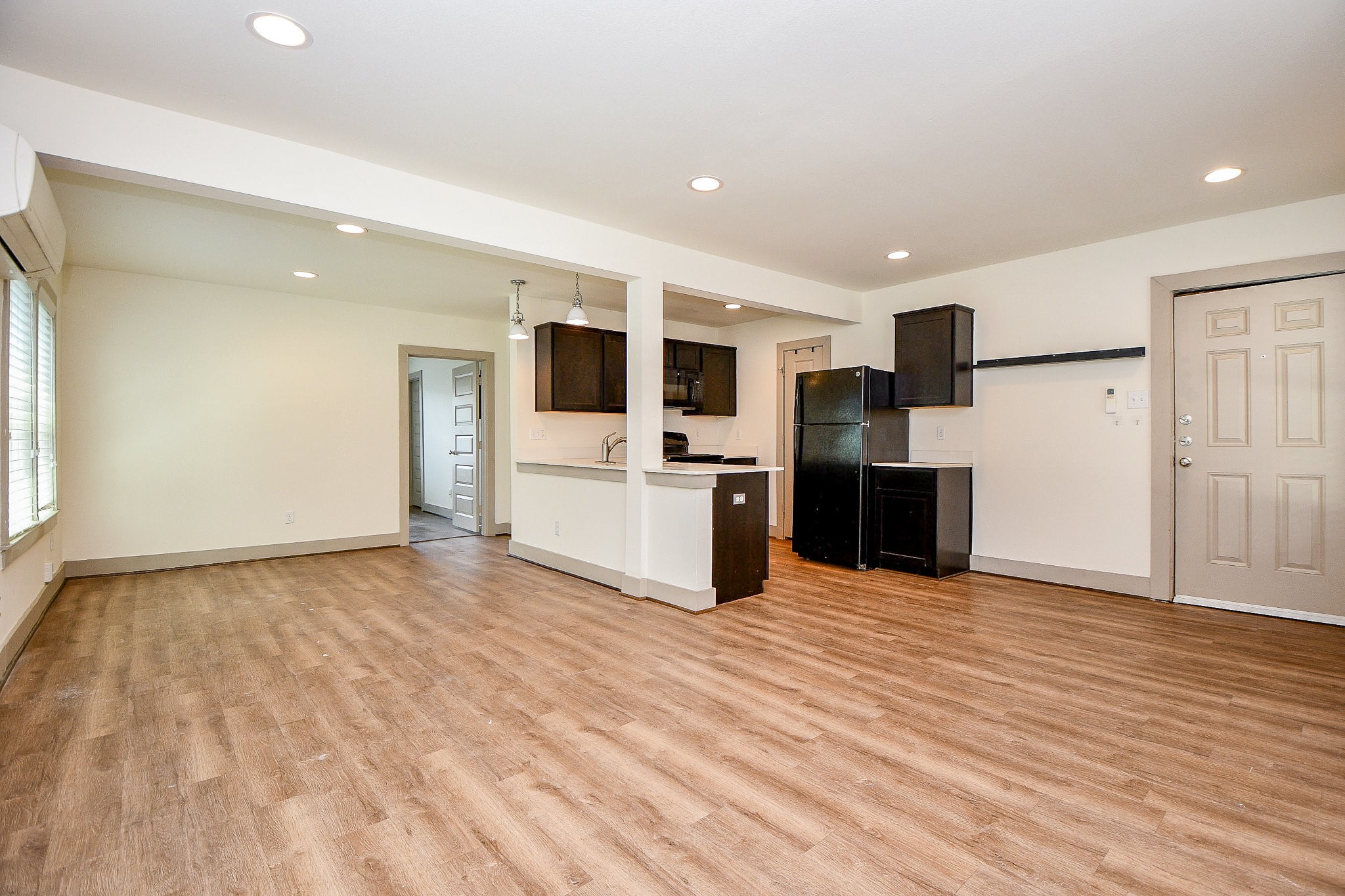 1011 Enid Street, Unit 2 Houston, TX 77009 - Photo 4 of 14 Recessed lighting and laminate floors