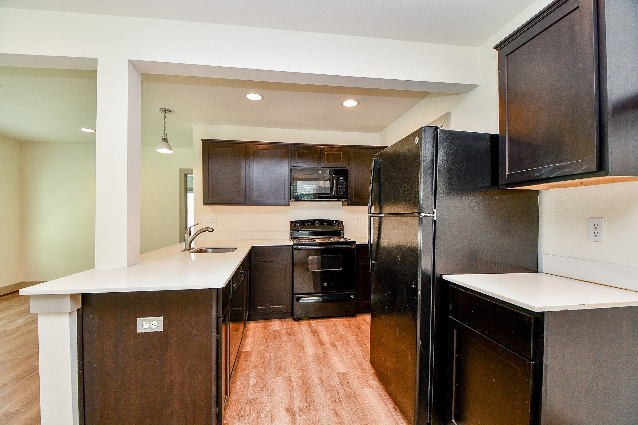 1011 Enid Street, Unit 2 Houston, TX 77009 - Photo 5 of 14 Modern kitchen features a breakfast bar and open layout