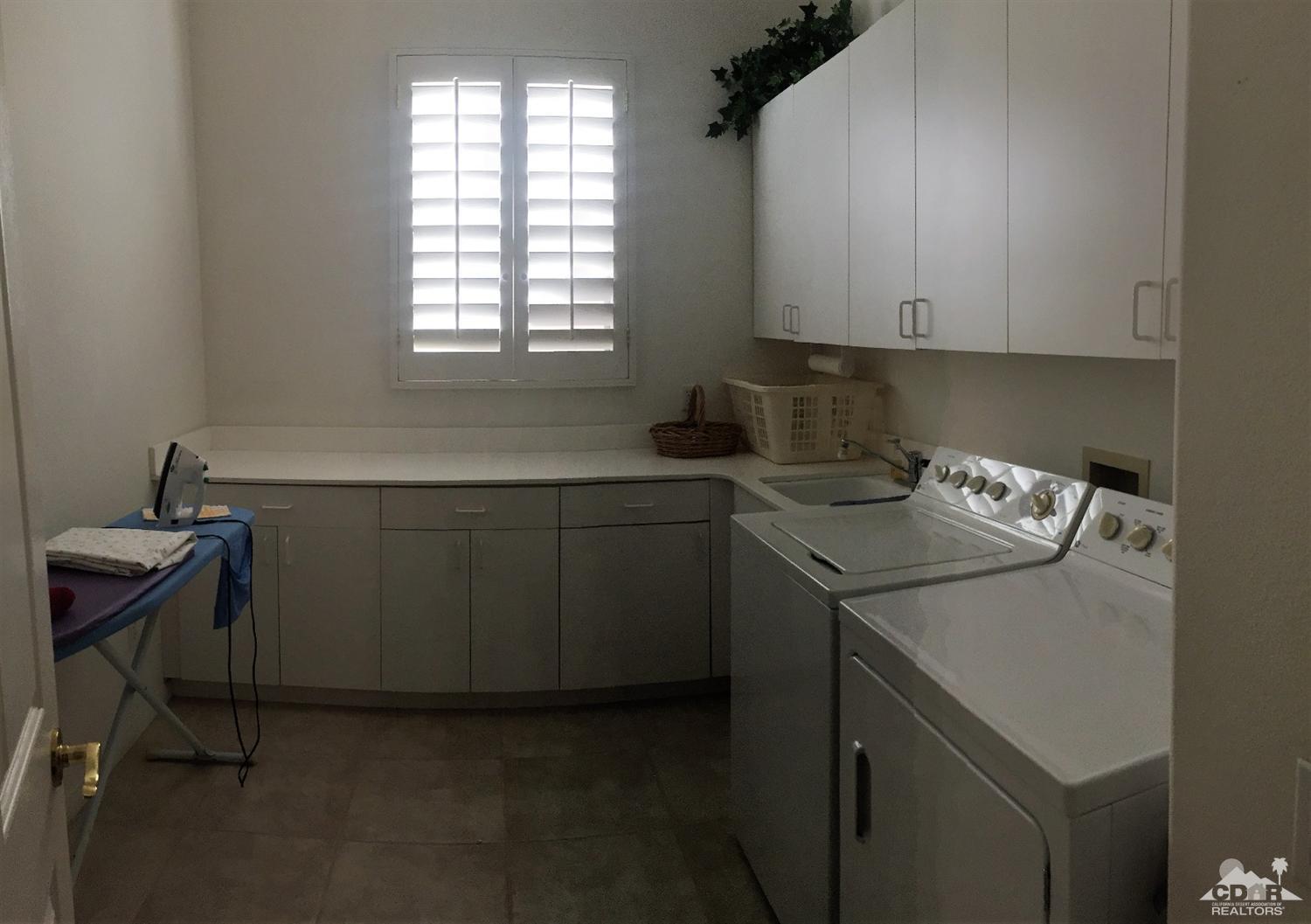 37235 Skycrest Road Palm Desert, CA 92211 - Photo 28 of 34 a utility room with dryer and washer