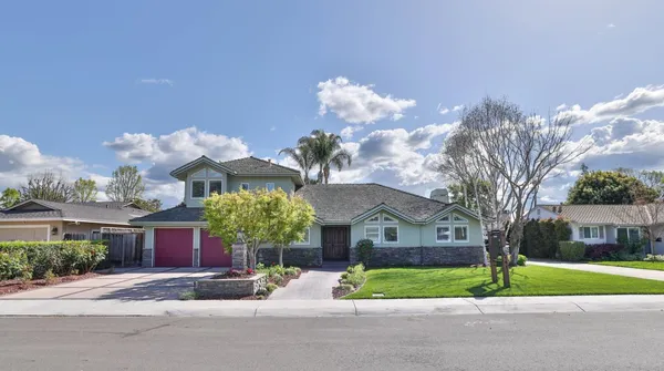 a front view of house with yard