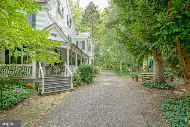 a view of a house with a yard and plants