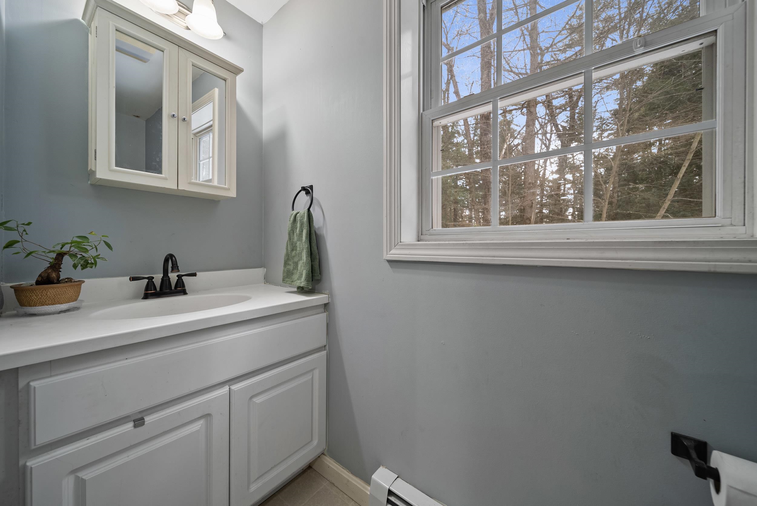 33 Spring Street Hillsborough, NH 03244 - Photo 6 of 28 Gallery Image 6