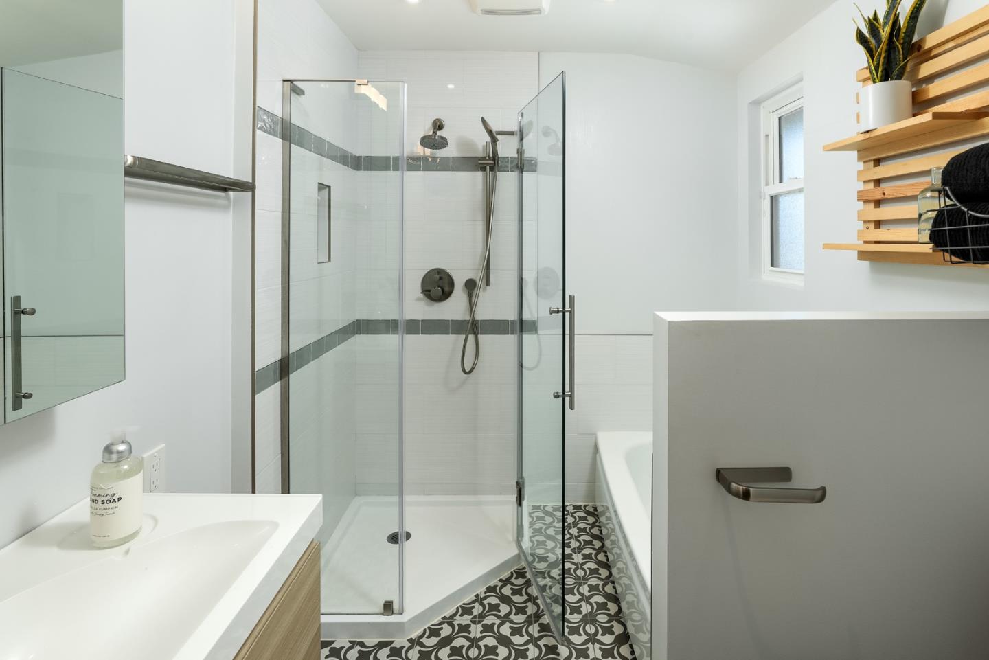 147 Lakeshore Drive San Mateo, CA 94402 - Photo 18 of 36