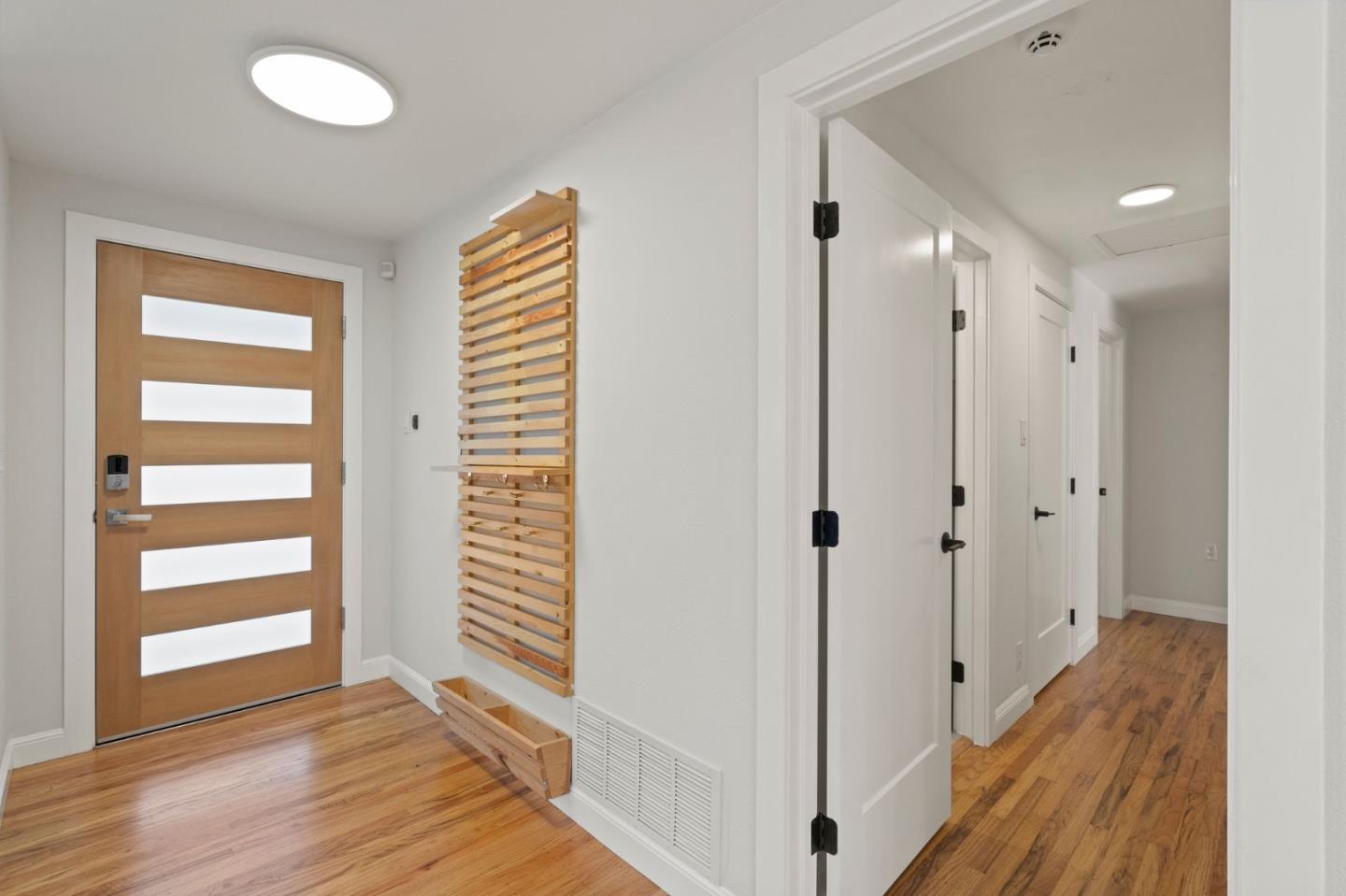 147 Lakeshore Drive San Mateo, CA 94402 - Photo 3 of 36