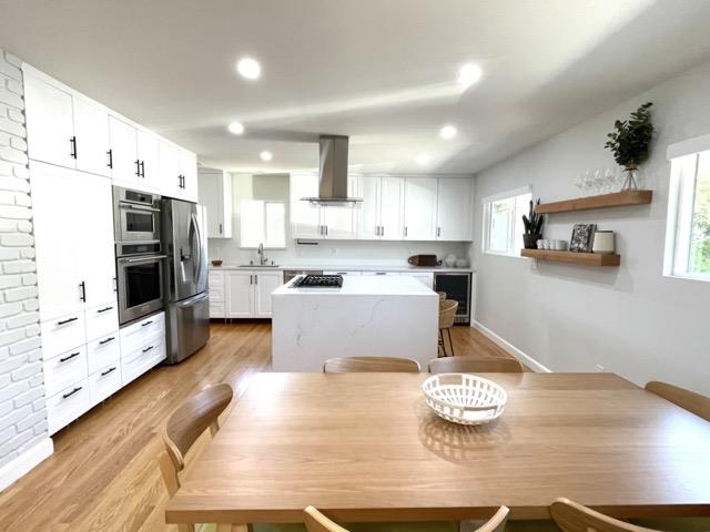 147 Lakeshore Drive San Mateo, CA 94402 - Photo 5 of 36