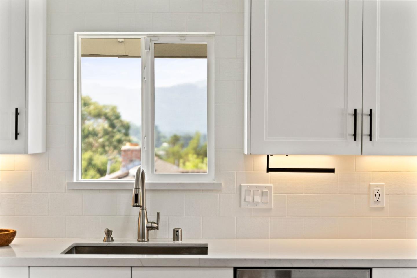 147 Lakeshore Drive San Mateo, CA 94402 - Photo 7 of 36