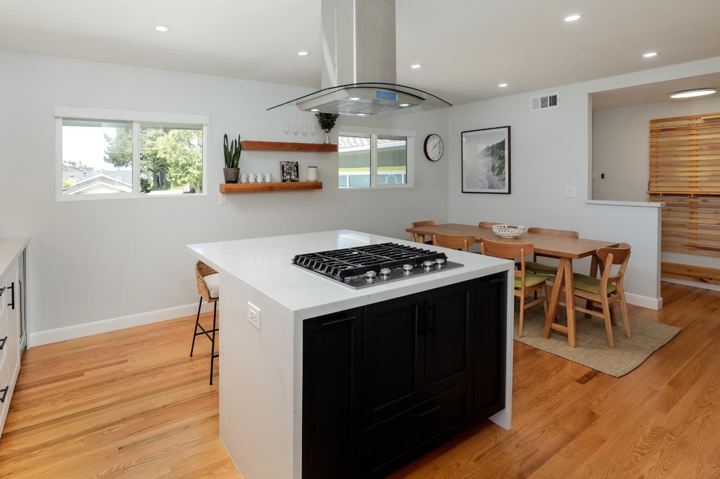 147 Lakeshore Drive San Mateo, CA 94402 - Photo 8 of 36