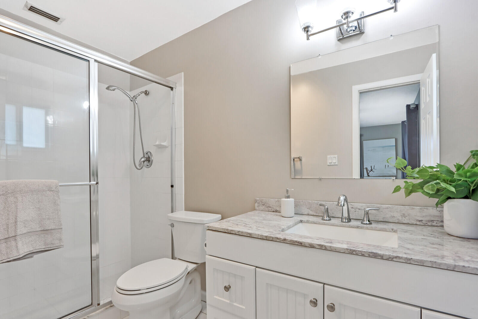 504 Circle West Jupiter, FL 33458 - Photo 13 of 22 Master Bathroom