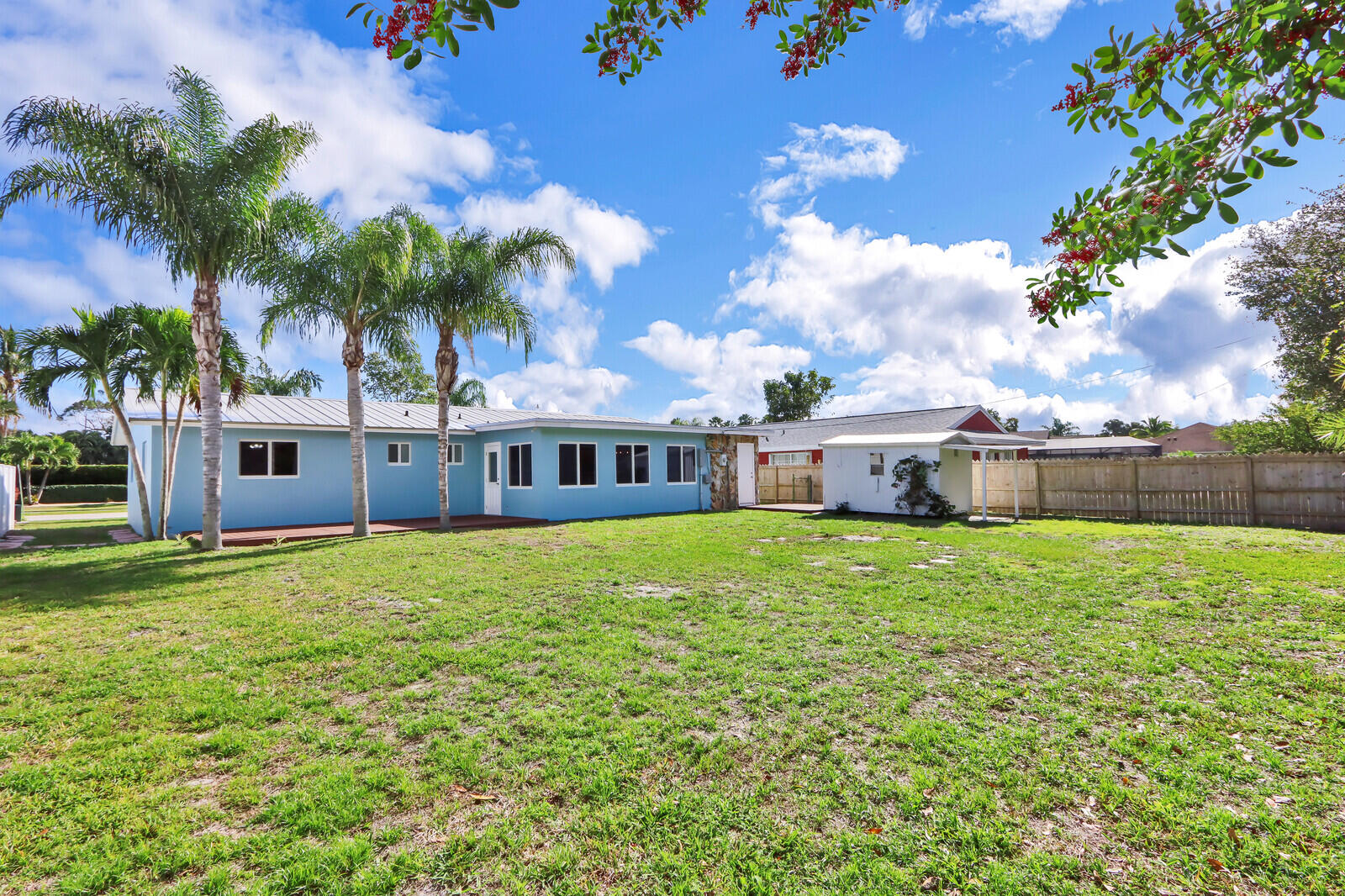 504 Circle West Jupiter, FL 33458 - Photo 20 of 22 Backyard