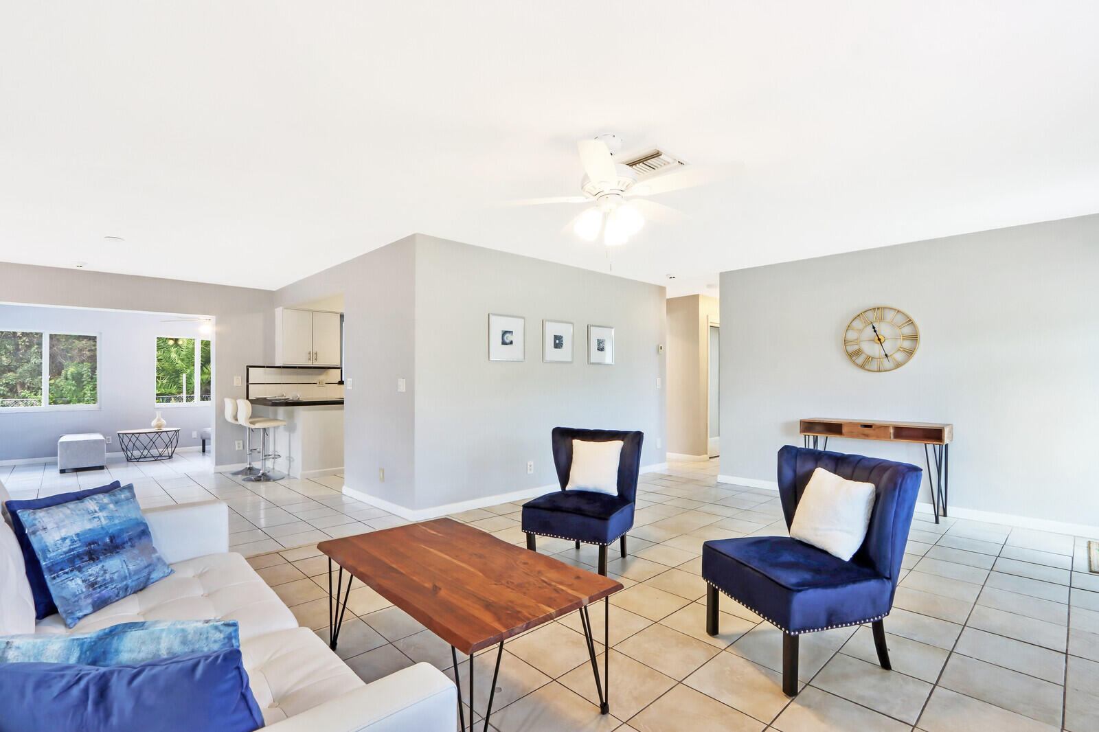 504 Circle West Jupiter, FL 33458 - Photo 3 of 22 Living Room