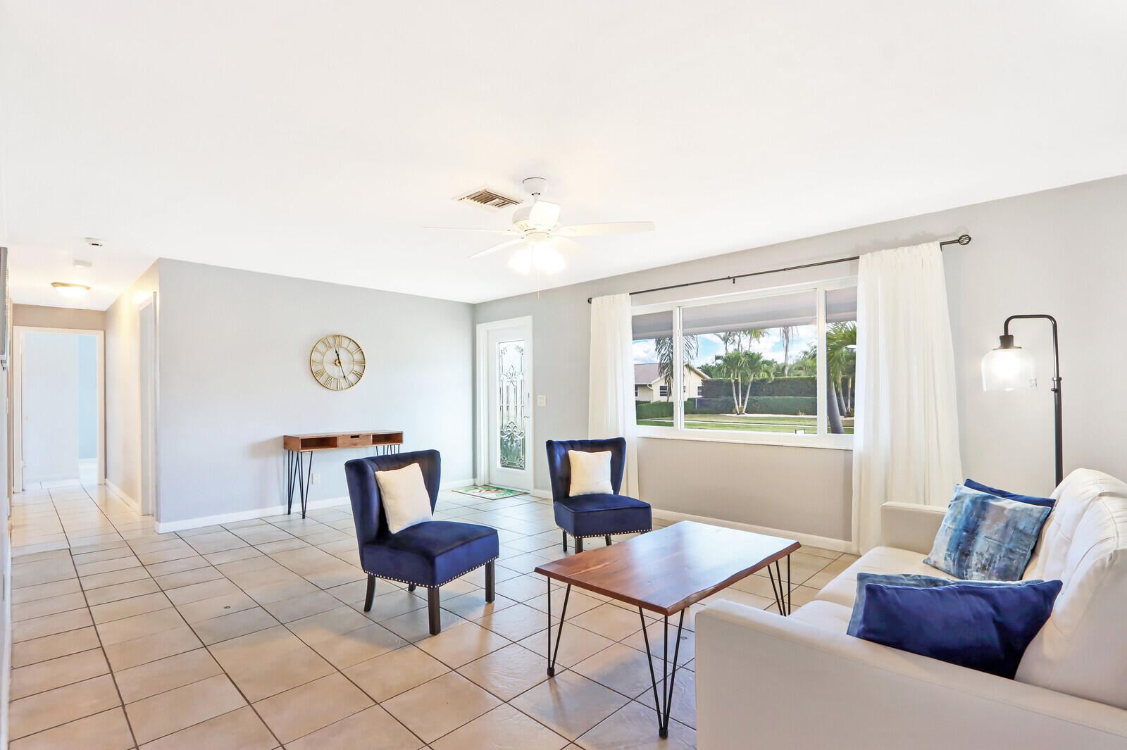 504 Circle West Jupiter, FL 33458 - Photo 4 of 22 Living Room