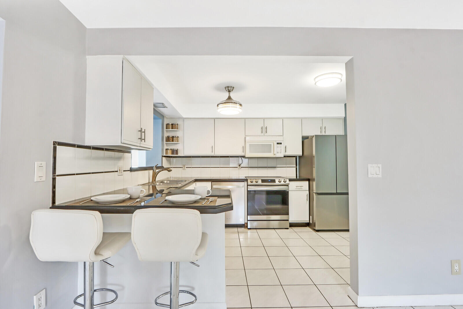 504 Circle West Jupiter, FL 33458 - Photo 7 of 22 Kitchen