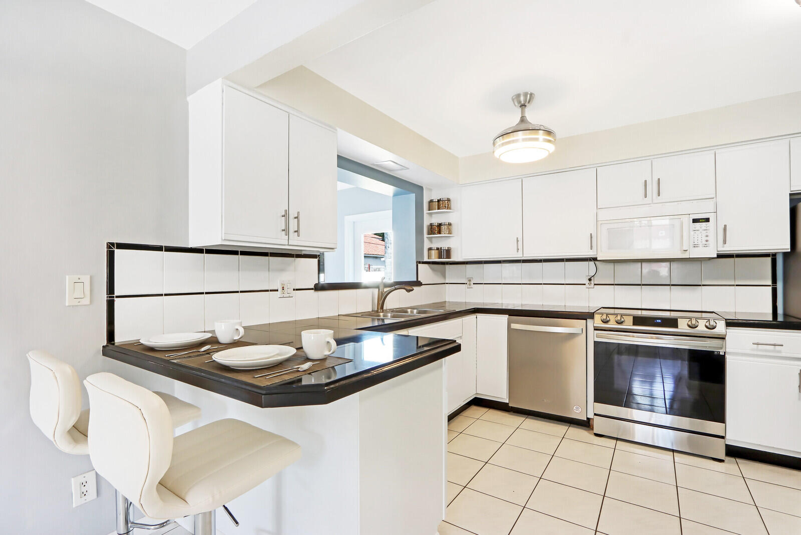 504 Circle West Jupiter, FL 33458 - Photo 8 of 22 Kitchen