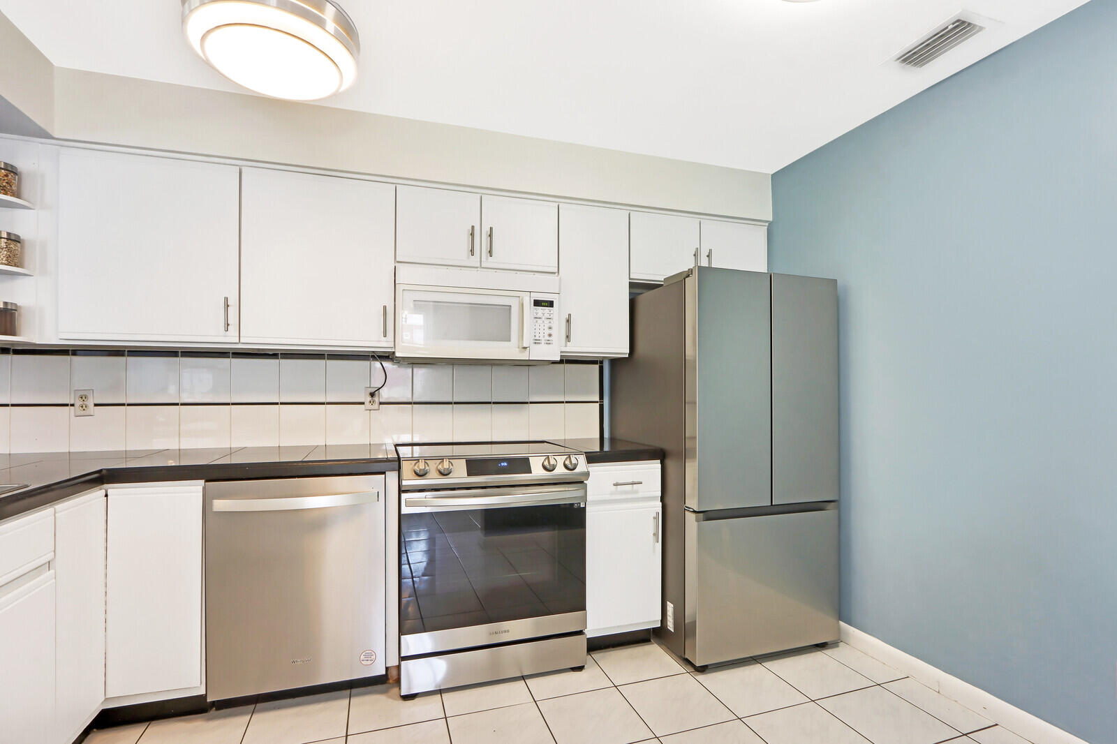 504 Circle West Jupiter, FL 33458 - Photo 9 of 22 Kitchen