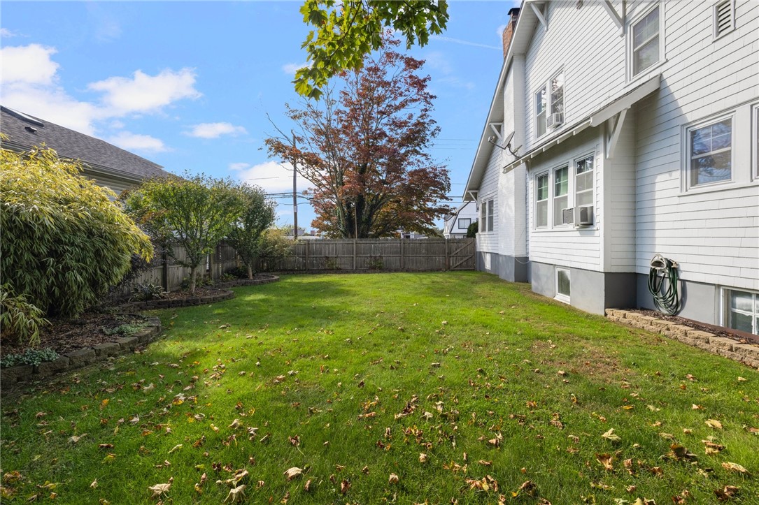 127 West Main Road Middletown, RI 02842 - Photo 31 of 33