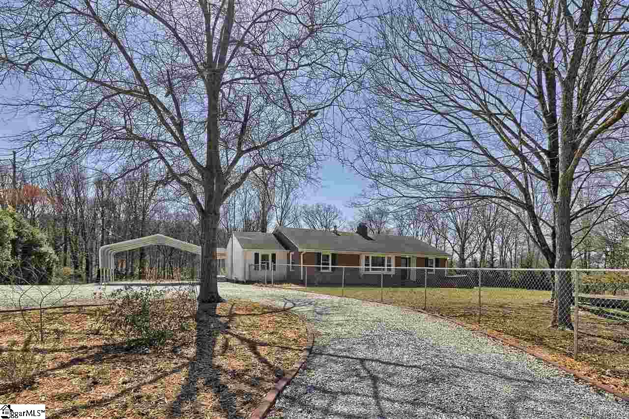 131 Motor Boat Club Road Greenville, SC 29611 - Photo 2 of 32