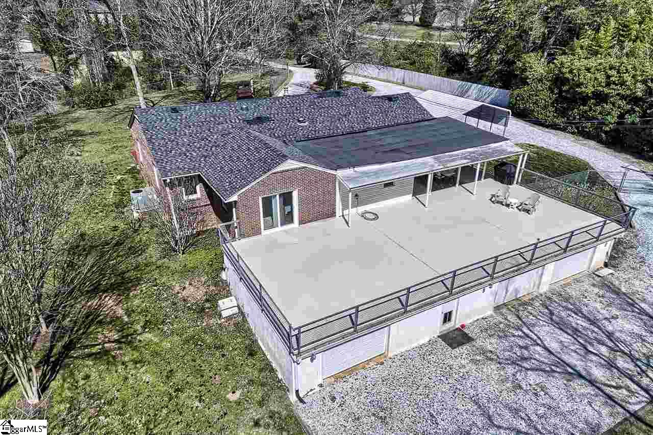 131 Motor Boat Club Road Greenville, SC 29611 - Photo 3 of 32