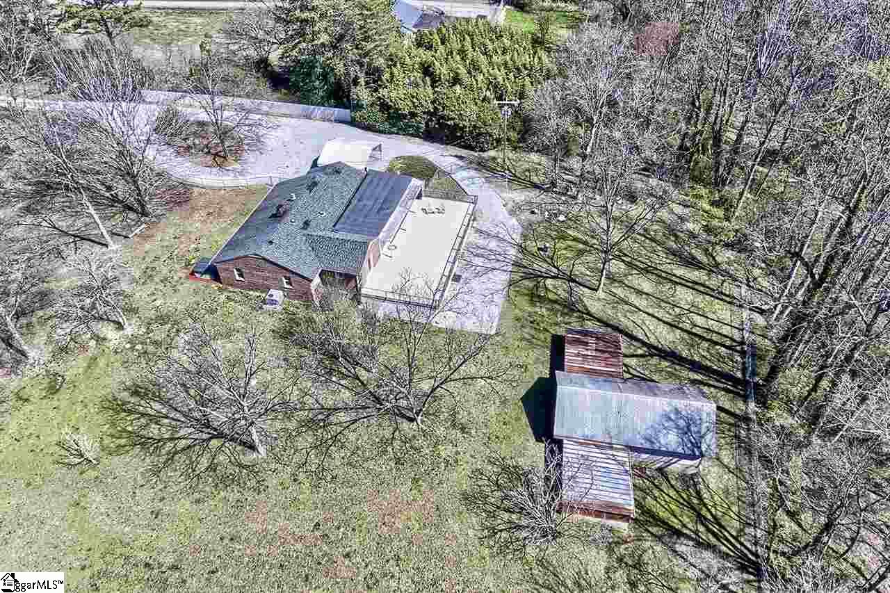 131 Motor Boat Club Road Greenville, SC 29611 - Photo 4 of 32