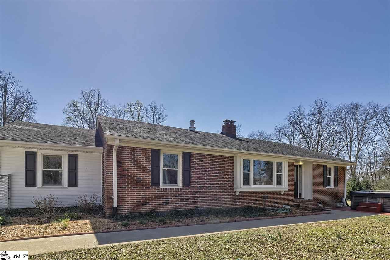 131 Motor Boat Club Road Greenville, SC 29611 - Photo 6 of 32