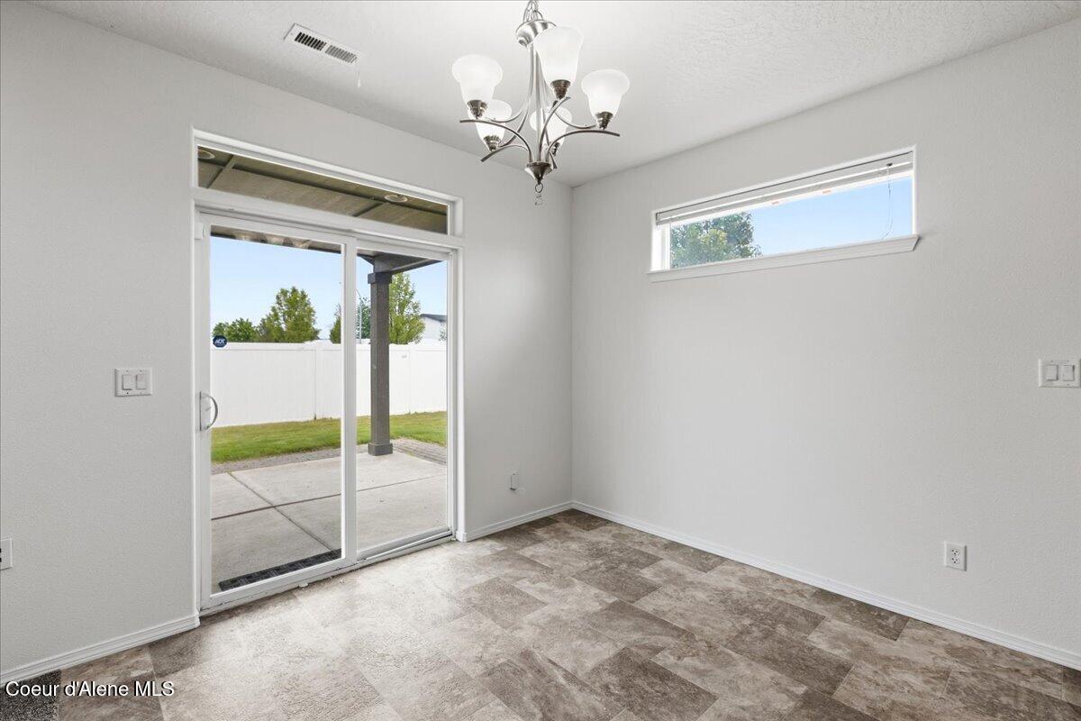 6025 West Trestle Street Rathdrum, ID 83858 - Photo 15 of 46 Dining Area
