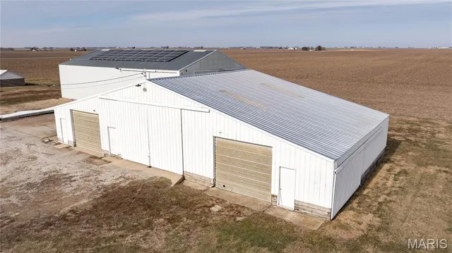 $349,900 | 7067 Oak Avenue, Raymond, IL 62560