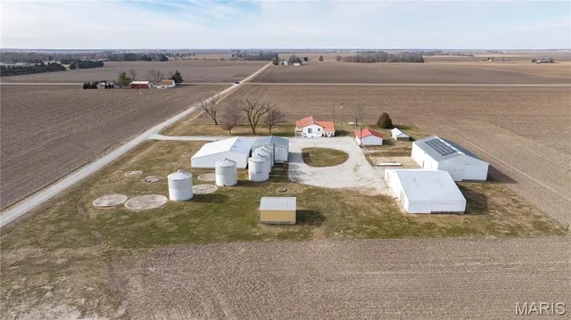 $349,900 | 7067 Oak Avenue, Raymond, IL 62560