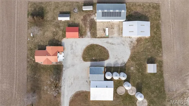 $349,900 | 7067 Oak Avenue, Raymond, IL 62560