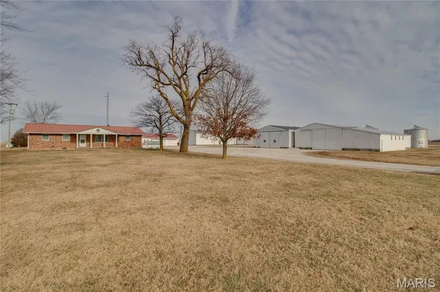 $349,900 | 7067 Oak Avenue, Raymond, IL 62560