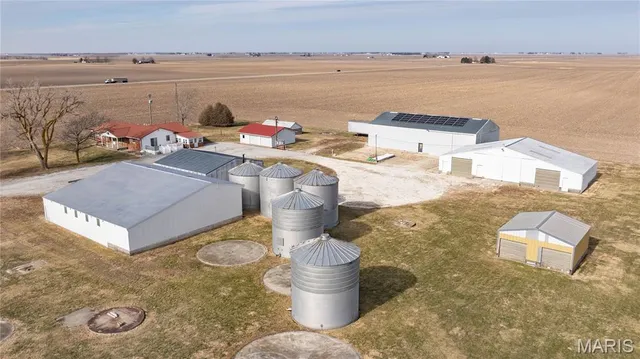 $349,900 | 7067 Oak Avenue, Raymond, IL 62560