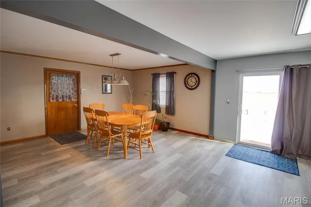 $349,900 | 7067 Oak Avenue, Raymond, IL 62560