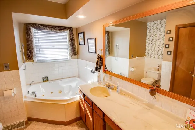 $349,900 | 7067 Oak Avenue, Raymond, IL 62560