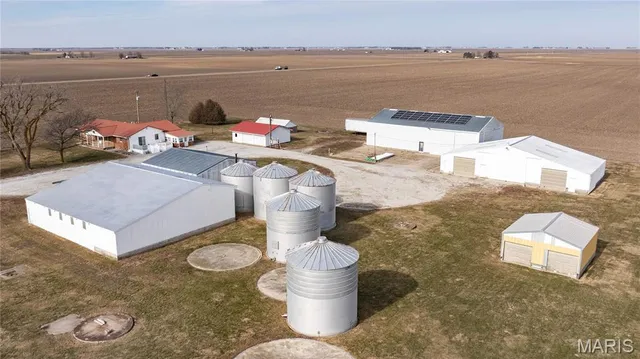 $349,900 | 7067 Oak Avenue, Raymond, IL 62560