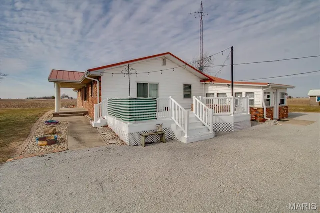 $349,900 | 7067 Oak Avenue, Raymond, IL 62560