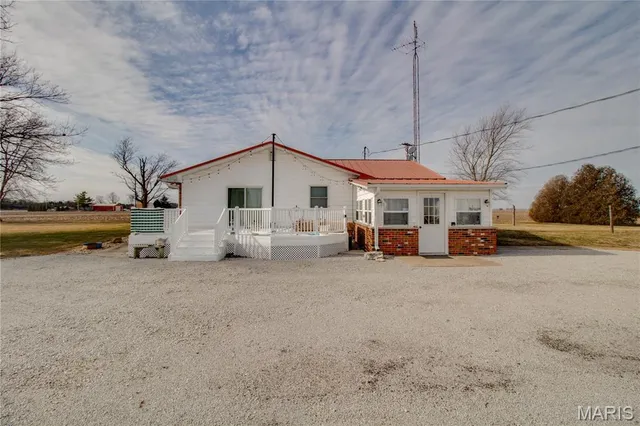 $349,900 | 7067 Oak Avenue, Raymond, IL 62560