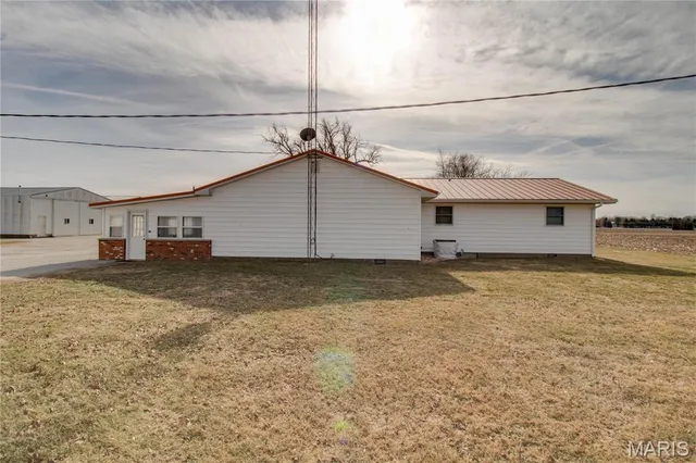 $349,900 | 7067 Oak Avenue, Raymond, IL 62560