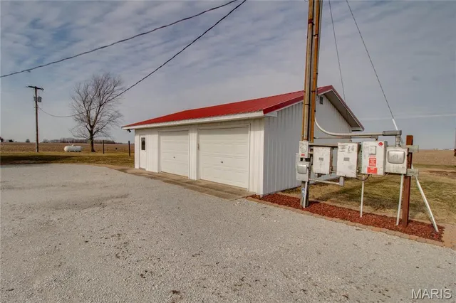 $349,900 | 7067 Oak Avenue, Raymond, IL 62560