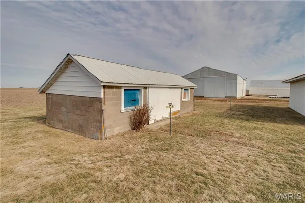 $349,900 | 7067 Oak Avenue, Raymond, IL 62560