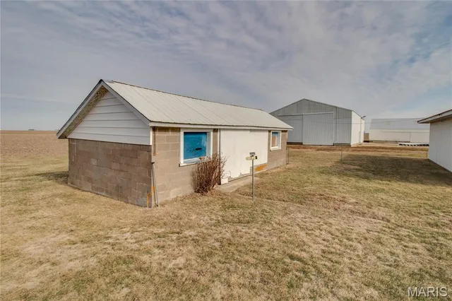 $349,900 | 7067 Oak Avenue, Raymond, IL 62560