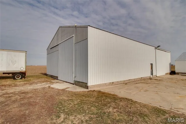 $349,900 | 7067 Oak Avenue, Raymond, IL 62560