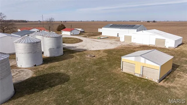 $349,900 | 7067 Oak Avenue, Raymond, IL 62560