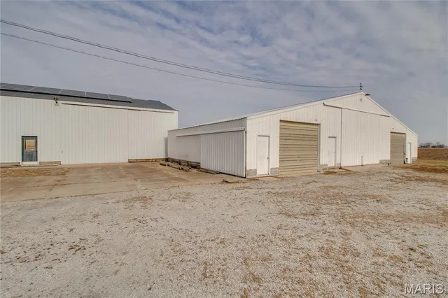 $349,900 | 7067 Oak Avenue, Raymond, IL 62560