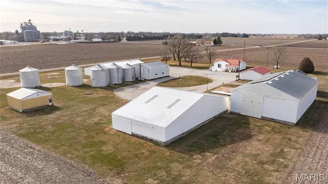 $349,900 | 7067 Oak Avenue, Raymond, IL 62560