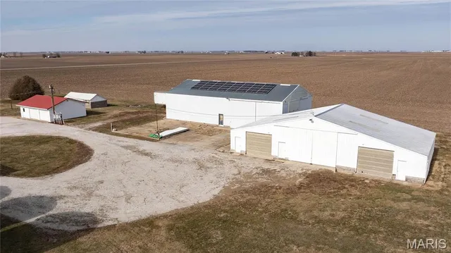 $349,900 | 7067 Oak Avenue, Raymond, IL 62560