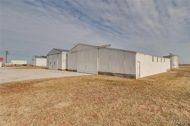 $349,900 | 7067 Oak Avenue, Raymond, IL 62560